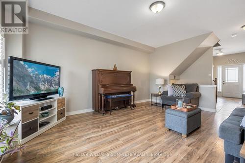 72 Windwood Drive, Hamilton, ON - Indoor Photo Showing Living Room