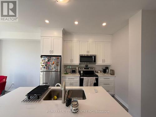 7105 Parsa Street, Niagara Falls, ON - Indoor Photo Showing Kitchen