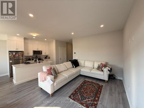 7105 Parsa Street, Niagara Falls, ON - Indoor Photo Showing Living Room