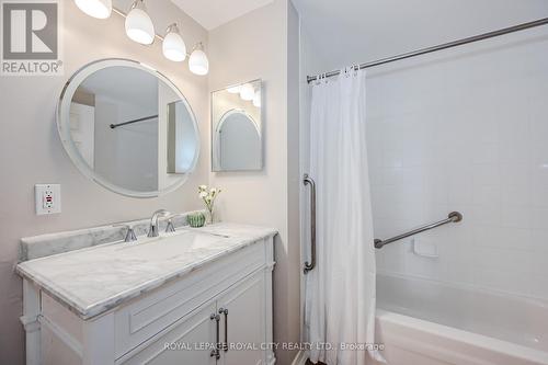 202 - 105 Bagot Street, Guelph, ON - Indoor Photo Showing Bathroom