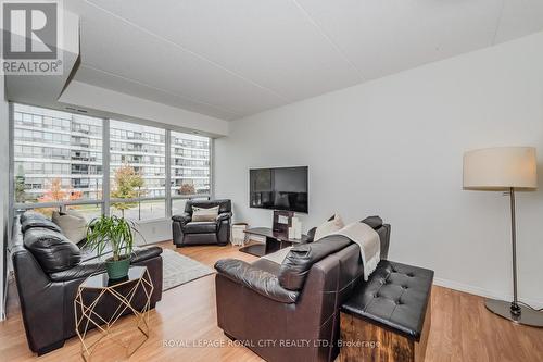 202 - 105 Bagot Street, Guelph, ON - Indoor Photo Showing Living Room