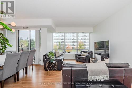 202 - 105 Bagot Street, Guelph, ON - Indoor Photo Showing Living Room