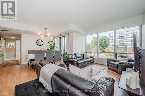 202 - 105 Bagot Street, Guelph, ON - Indoor Photo Showing Living Room