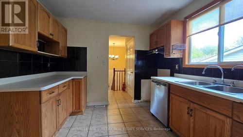 4918 Homestead Drive, Lincoln, ON - Indoor Photo Showing Kitchen With Double Sink