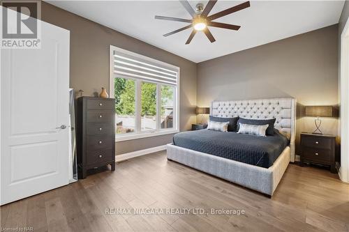 34 Angels Drive, Niagara-On-The-Lake, ON - Indoor Photo Showing Bedroom