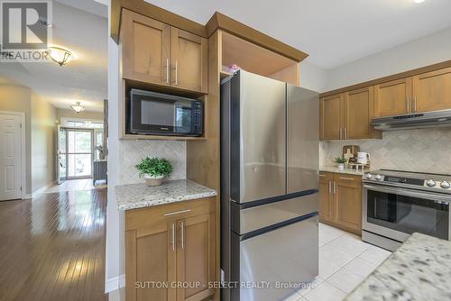 345 Meadowsweet Trail, London, ON - Indoor Photo Showing Kitchen With Stainless Steel Kitchen