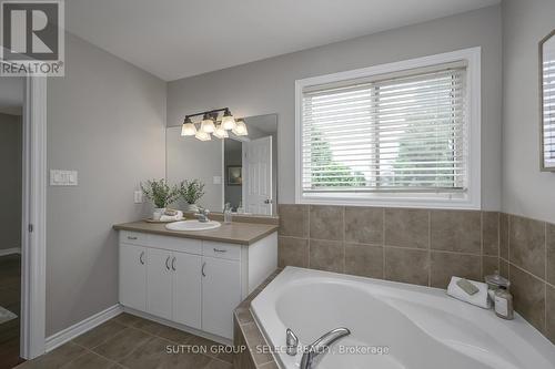 345 Meadowsweet Trail, London, ON - Indoor Photo Showing Bathroom