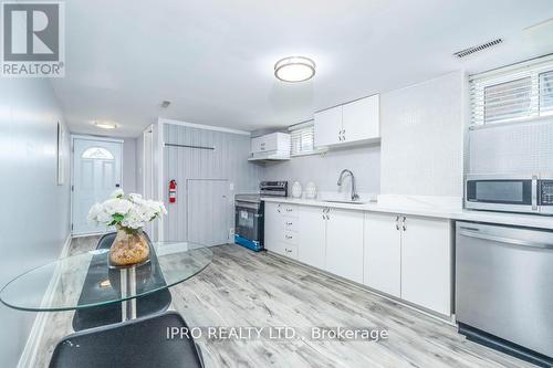 2639 Sherhill Drive, Mississauga, ON - Indoor Photo Showing Kitchen