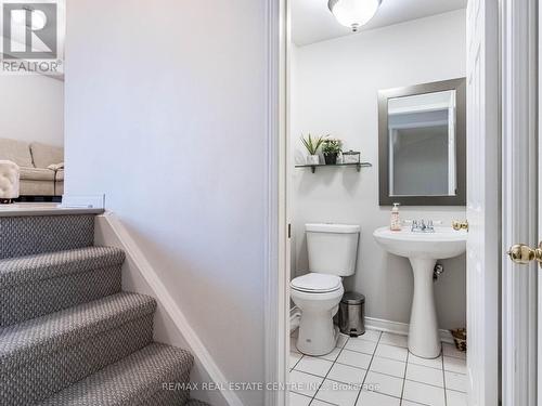 14 Standish Street, Halton Hills, ON - Indoor Photo Showing Bathroom