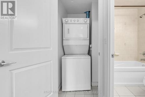 907 - 90 Absolute Avenue, Mississauga, ON - Indoor Photo Showing Laundry Room