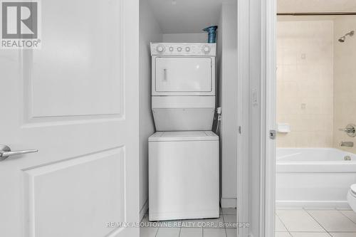 907 - 90 Absolute Avenue, Mississauga, ON - Indoor Photo Showing Laundry Room