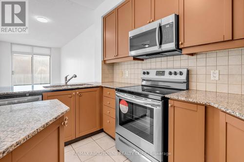 907 - 90 Absolute Avenue, Mississauga, ON - Indoor Photo Showing Kitchen