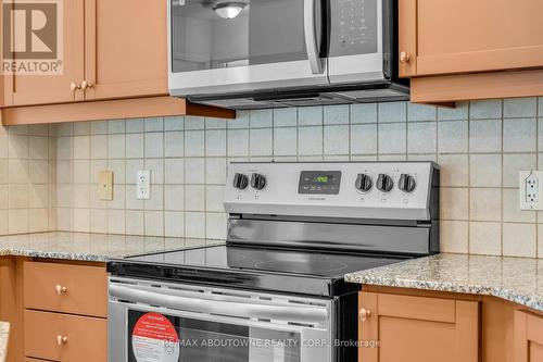 907 - 90 Absolute Avenue, Mississauga, ON - Indoor Photo Showing Kitchen