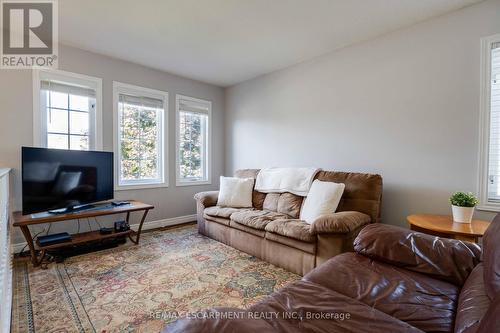 105 Donegal Drive, Brantford, ON - Indoor Photo Showing Living Room