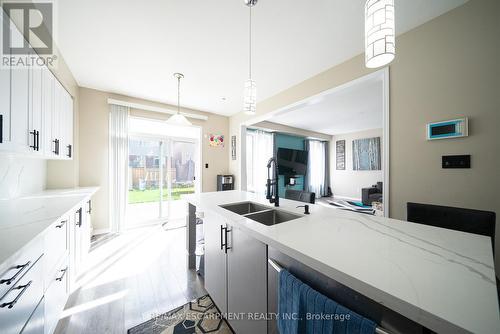 102 Gillespie Drive, Brantford, ON - Indoor Photo Showing Kitchen With Double Sink With Upgraded Kitchen