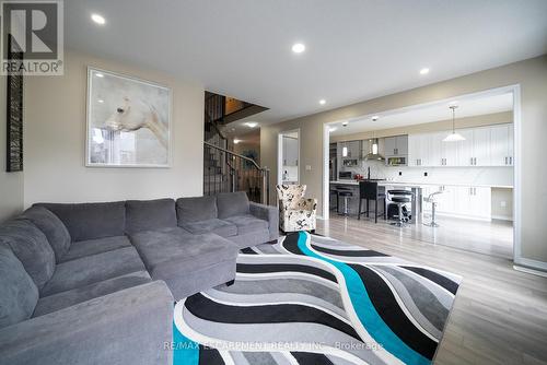 102 Gillespie Drive, Brantford, ON - Indoor Photo Showing Living Room