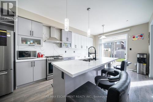 102 Gillespie Drive, Brantford, ON - Indoor Photo Showing Kitchen With Upgraded Kitchen