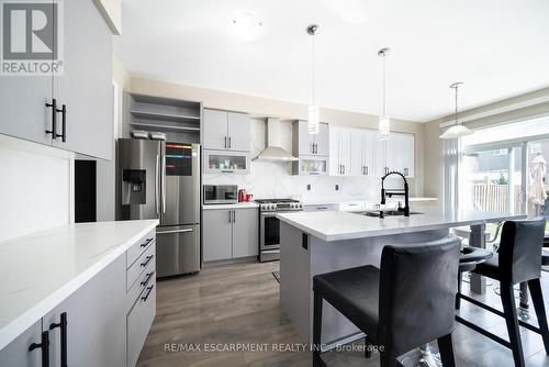 102 Gillespie Drive, Brantford, ON - Indoor Photo Showing Kitchen With Upgraded Kitchen