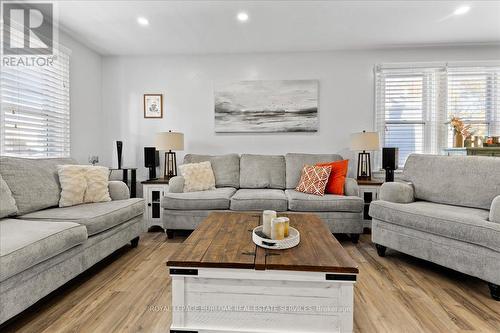 103 Norfolk Avenue, Cambridge, ON - Indoor Photo Showing Living Room