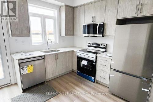 15 - 55 Tom Brown Drive, Brant, ON - Indoor Photo Showing Kitchen With Stainless Steel Kitchen