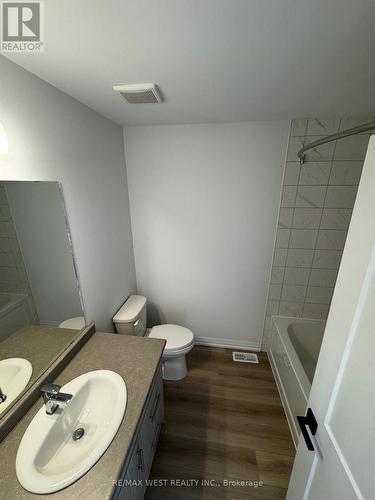 15 - 55 Tom Brown Drive, Brant, ON - Indoor Photo Showing Bathroom