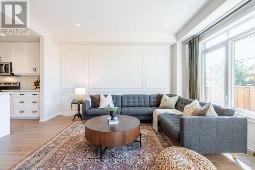 15 - 27 Rachel Drive, Hamilton, ON - Indoor Photo Showing Living Room