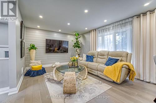 85 Enmore Avenue, Hamilton, ON - Indoor Photo Showing Living Room