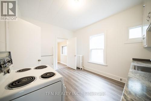 480 Colborne Street, Brantford, ON - Indoor Photo Showing Kitchen