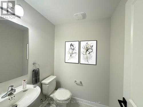 806 Mishi Private, Ottawa, ON - Indoor Photo Showing Bathroom