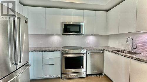 508 - 20 Shore Breeze Drive, Toronto, ON - Indoor Photo Showing Kitchen With Upgraded Kitchen