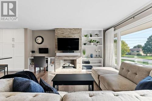 4082 Hixon Street, Lincoln, ON - Indoor Photo Showing Living Room With Fireplace