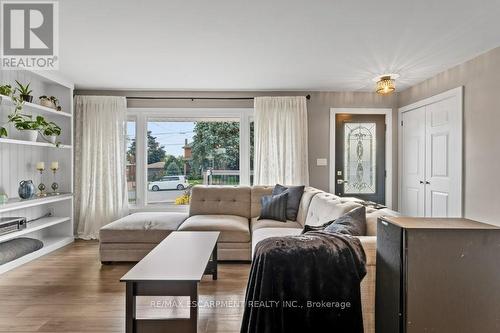 4082 Hixon Street, Lincoln, ON - Indoor Photo Showing Living Room