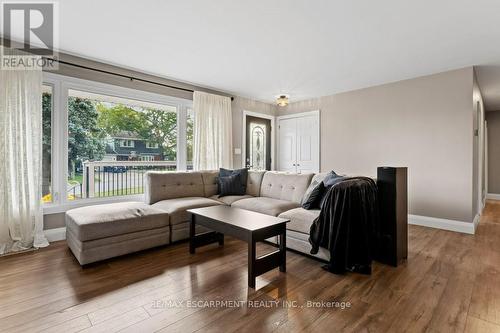 4082 Hixon Street, Lincoln, ON - Indoor Photo Showing Living Room