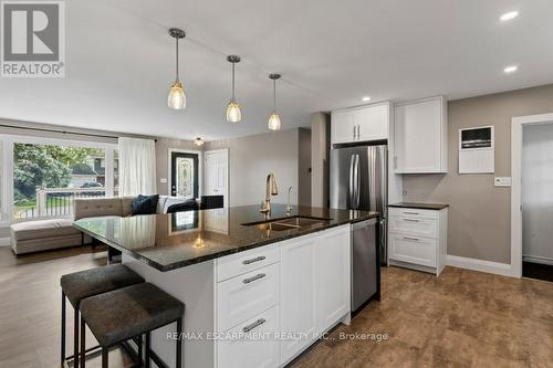 4082 Hixon Street, Lincoln, ON - Indoor Photo Showing Kitchen With Double Sink With Upgraded Kitchen