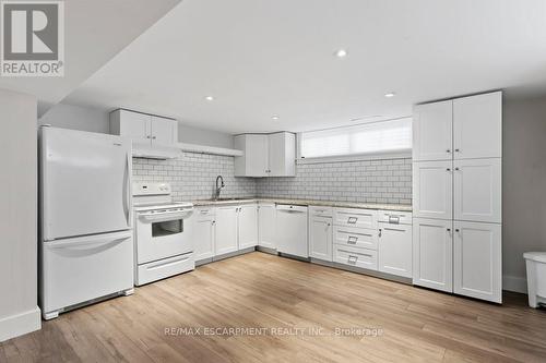 4082 Hixon Street, Lincoln, ON - Indoor Photo Showing Kitchen With Upgraded Kitchen