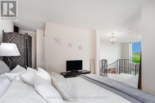 802 - 2585 Erin Centre Boulevard, Mississauga, ON - Indoor Photo Showing Bedroom