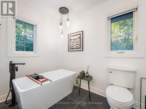 521 Oneida Drive, Burlington, ON - Indoor Photo Showing Bathroom