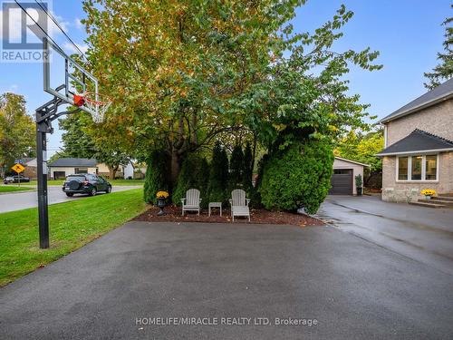 521 Oneida Drive, Burlington, ON - Outdoor