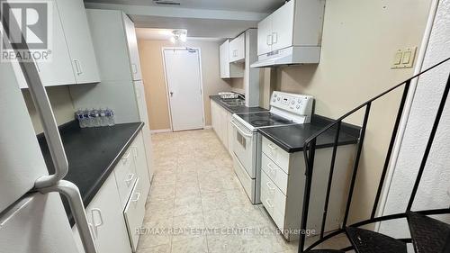 Bsmt - 45 Wexford Road, Brampton, ON - Indoor Photo Showing Kitchen