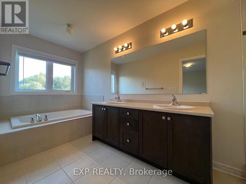 749 Elsley Court, Milton, ON - Indoor Photo Showing Bathroom