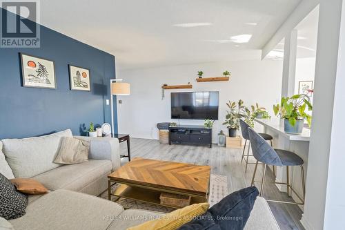 1403 - 30 Malta Avenue, Brampton, ON - Indoor Photo Showing Living Room