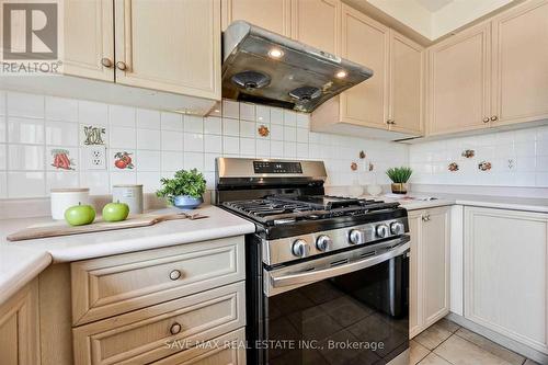 138 - 2 Sir Lou Drive, Brampton, ON - Indoor Photo Showing Kitchen