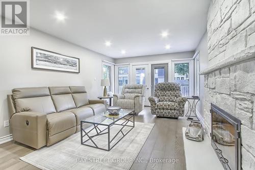 4149 Bridlepath Trail, Mississauga, ON - Indoor Photo Showing Living Room