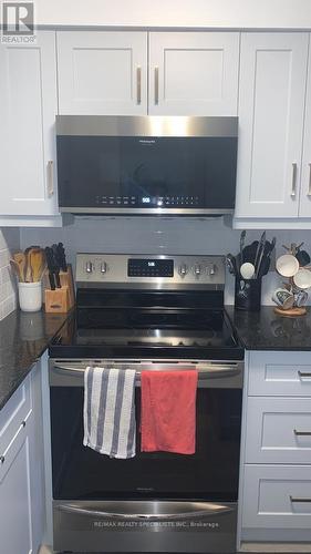 2210 - 310 Burnhamthorpe Road, Mississauga, ON - Indoor Photo Showing Kitchen