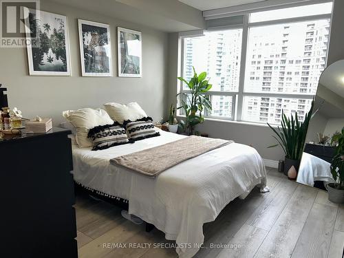 2210 - 310 Burnhamthorpe Road, Mississauga, ON - Indoor Photo Showing Bedroom