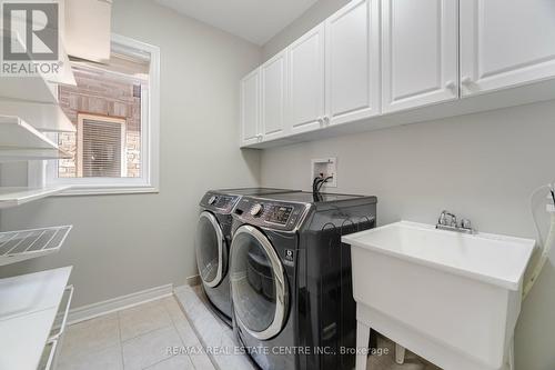 119 Hoey Crescent, Oakville, ON - Indoor Photo Showing Laundry Room