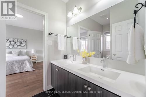 119 Hoey Crescent, Oakville, ON - Indoor Photo Showing Bathroom