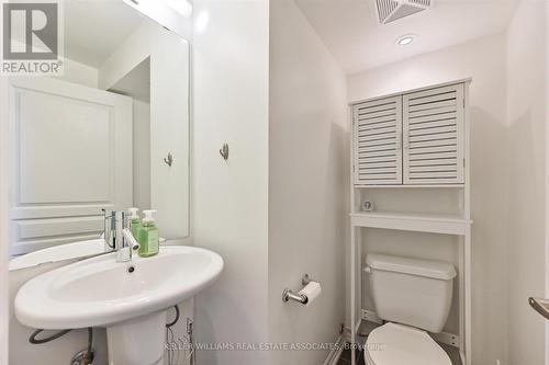 225 - 1940 Ironstone Drive, Burlington, ON - Indoor Photo Showing Bathroom