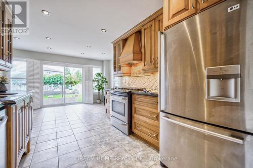 4066 Renfrew Crescent, Mississauga, ON - Indoor Photo Showing Kitchen With Upgraded Kitchen