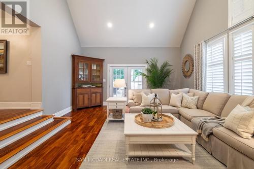 62 Minnewawa Road, Mississauga, ON - Indoor Photo Showing Living Room